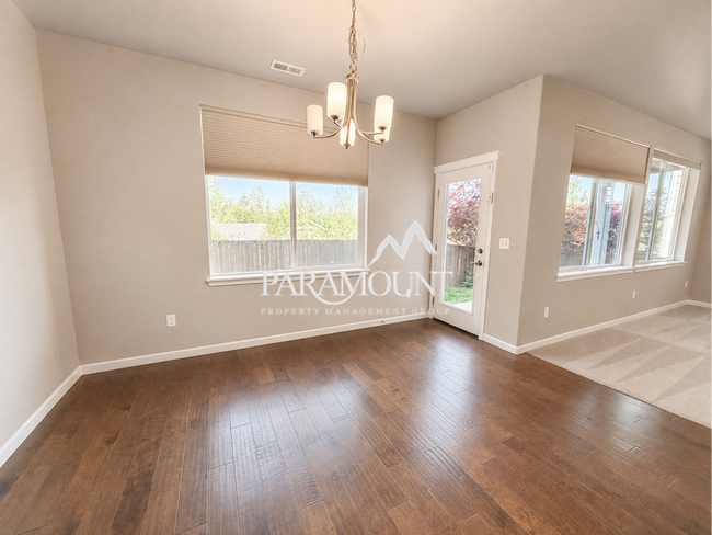Foto del edificio - Beautiful 4 Bedroom in Bremerton!
