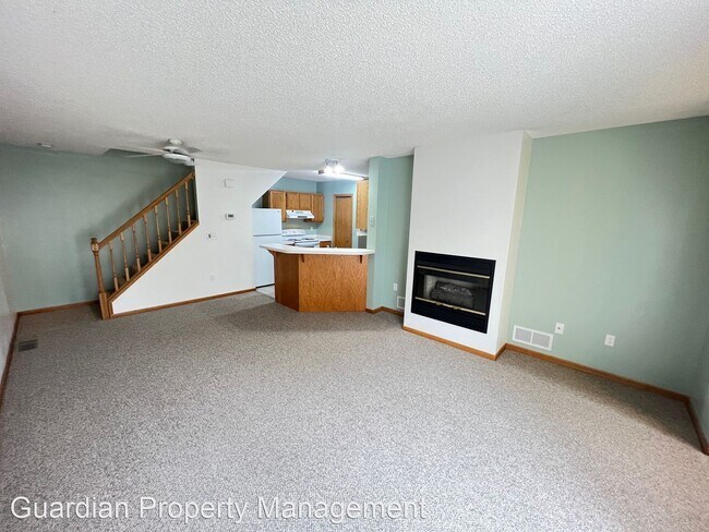 Building Photo - 2 br, 1 bath House - 772 County Rd F West ...