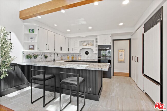 Building Photo - 3553 Cody Rd