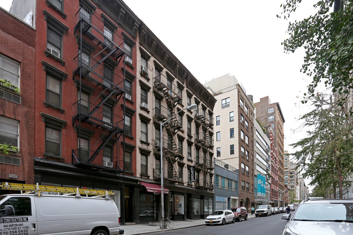 Foto del edificio - 233 W 19th St