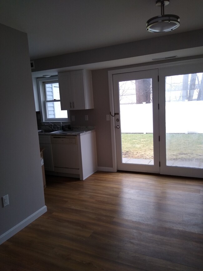 Comedor - 51 Birchwood Dr