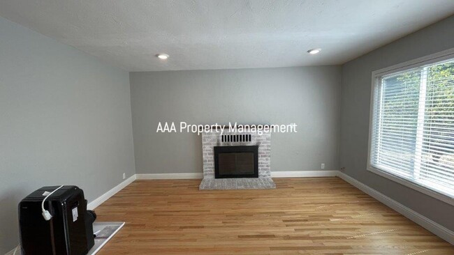Building Photo - Concord beautiful 3 bedroom 2 bathroom hom...