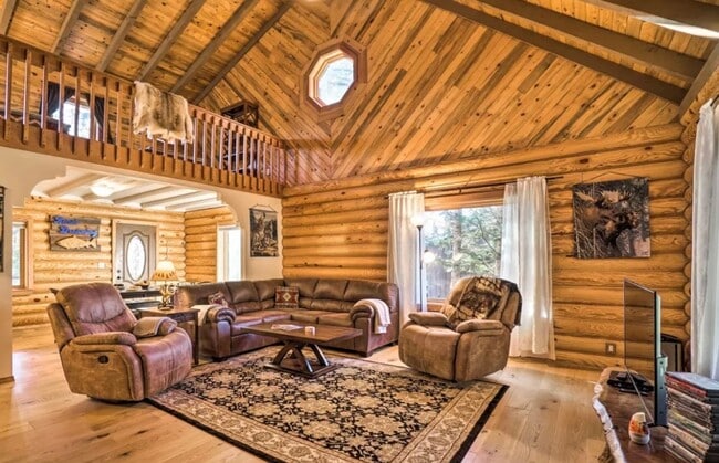Building Photo - SEASONAL 4bd 2ba log home