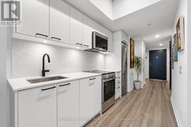 Building Photo - 1808 St Clair Ave W