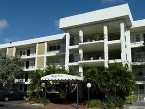 Building Photo - 3351 S Palm Aire Dr