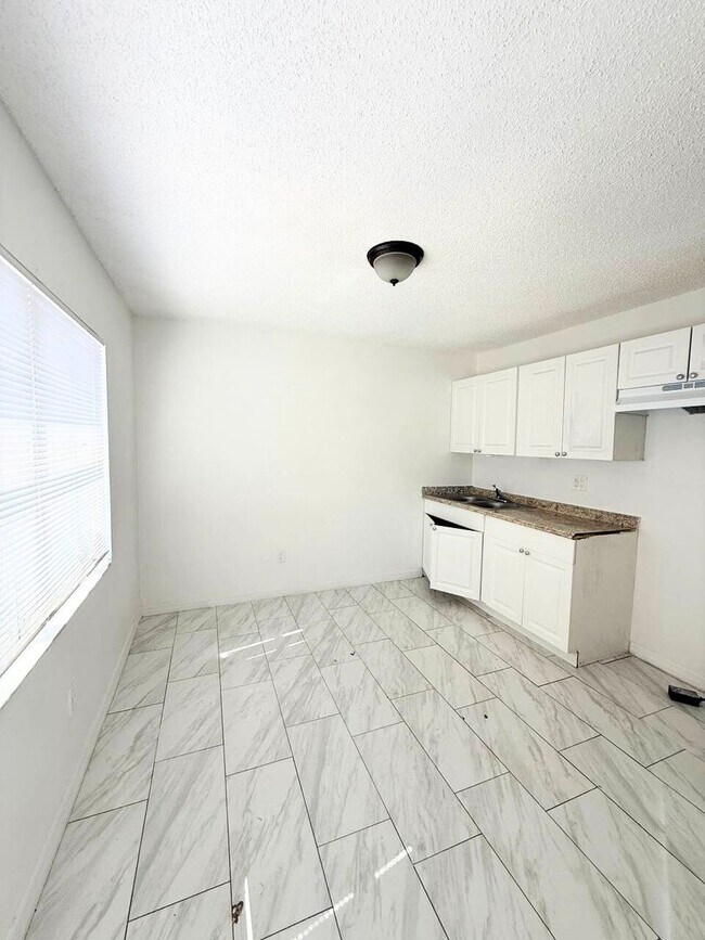 Foto del edificio - 2nd St