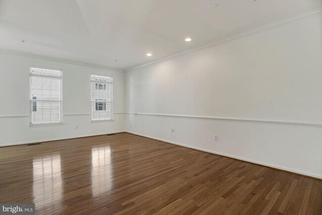 Foto del edificio - 4801 Portsmouth Rd