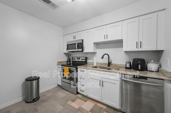 Foto del edificio - 5740 Martel Ave