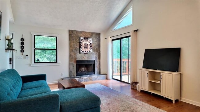 Building Photo - 947 Lake Dr SW