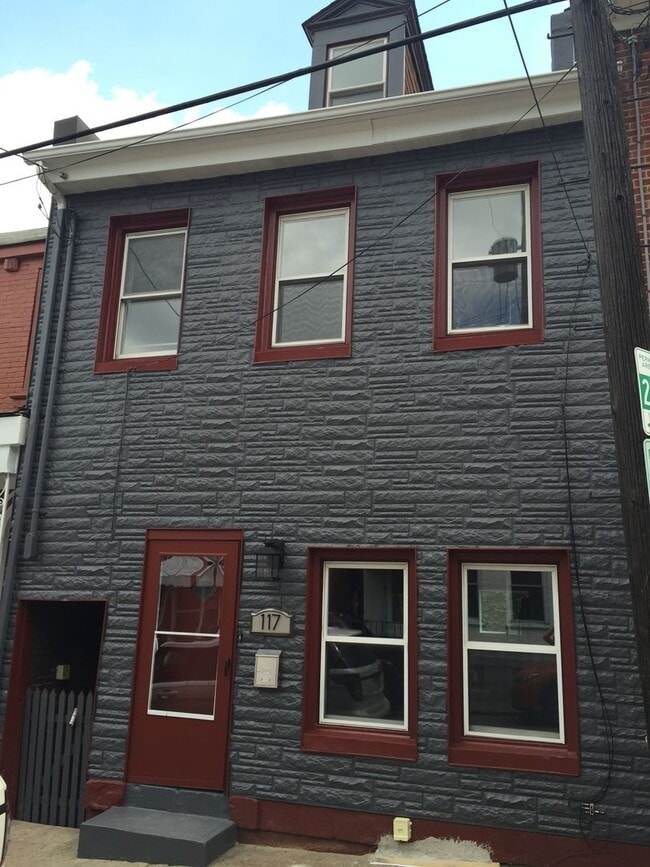 Gorgeous 3 Bedroom Reno in South Side. Ope... - Gorgeous 3 Bedroom Reno in South Side. Ope... House