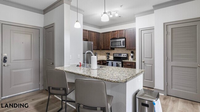 Foto del edificio - 4689 Mustang Pkwy