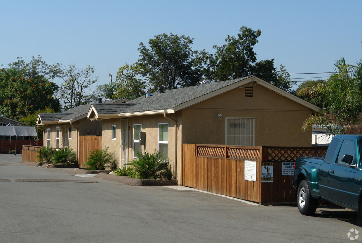 Primary Photo - Sumner Apartment Homes