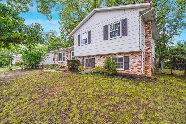 Foto del edificio - 408 Deerwood Dr