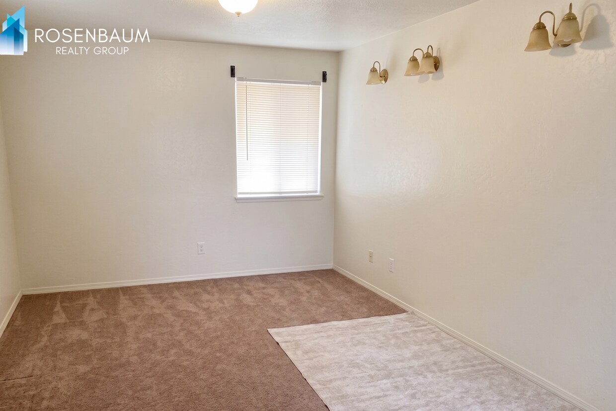 Foto del edificio - Charming 2-Bedroom, 1-Bath Duplex with Private Backyard & Garage in Prescott Valley