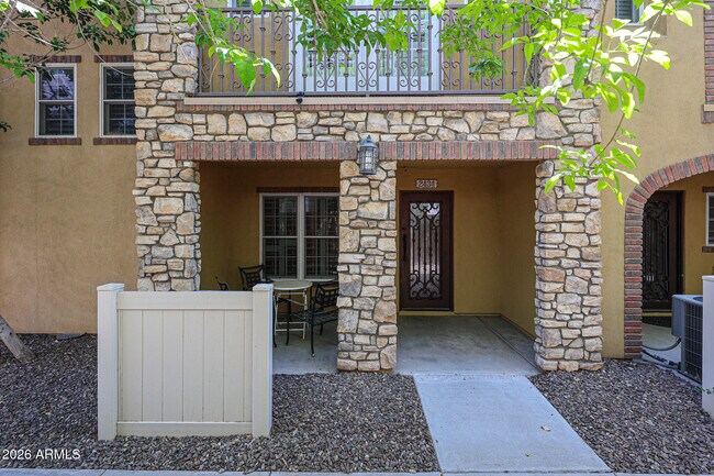 Building Photo - 2434 E Roma Ave