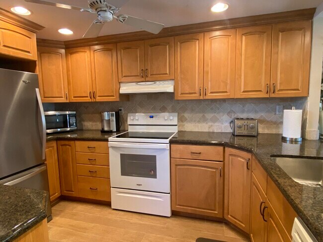 Building Photo - 7 Royal Palm Way