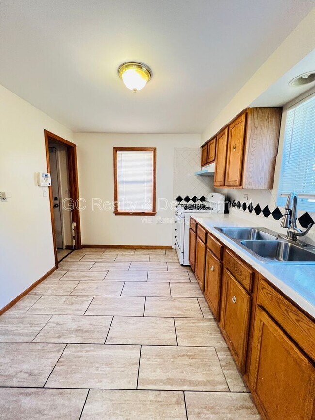 Foto del edificio - 12870 S Green St