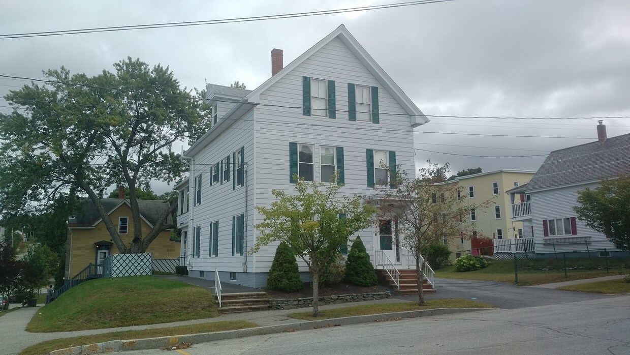 36 Cook St, Auburn, ME 04210 Apartments in Auburn, ME