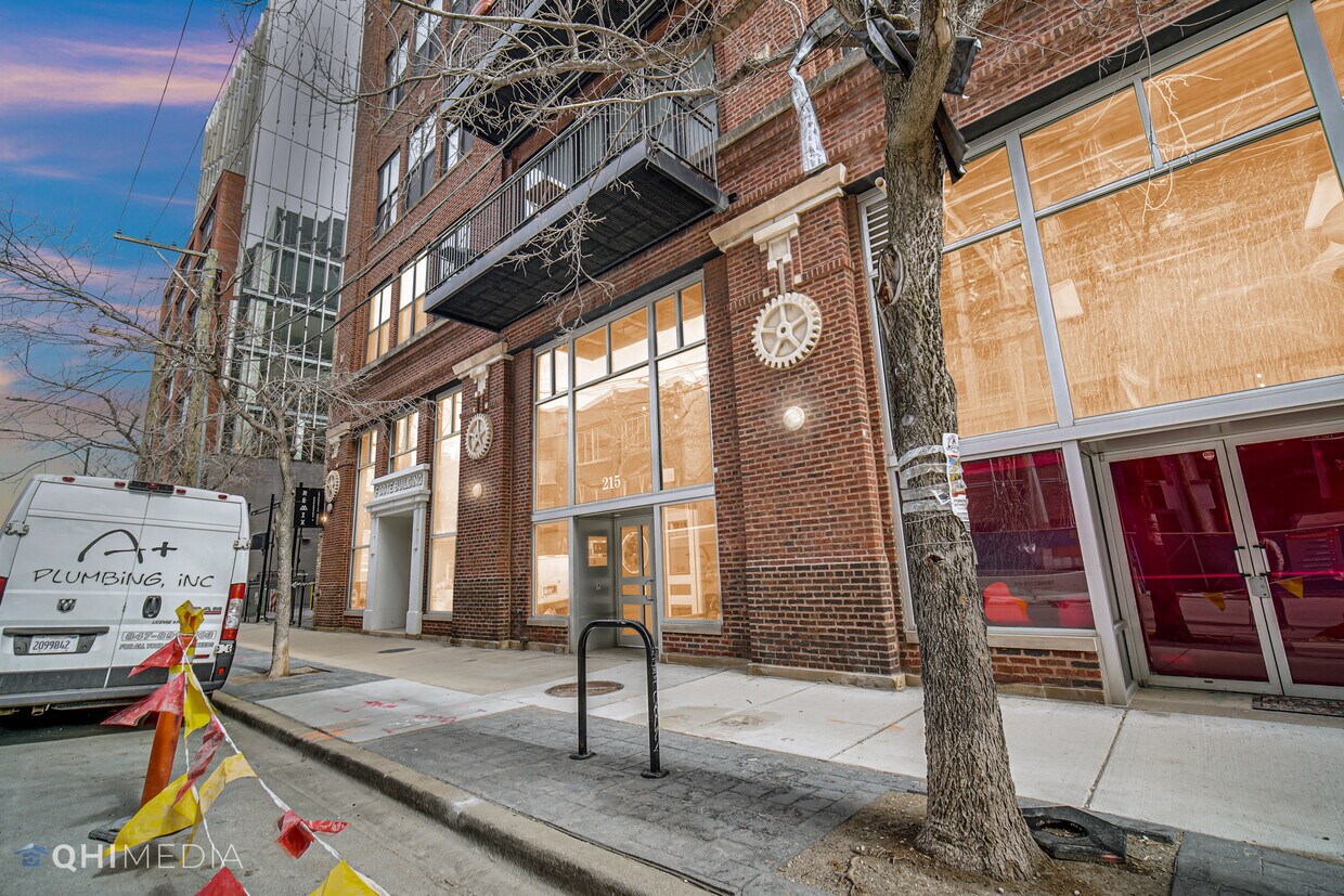 Primary Photo - 215 N Aberdeen St