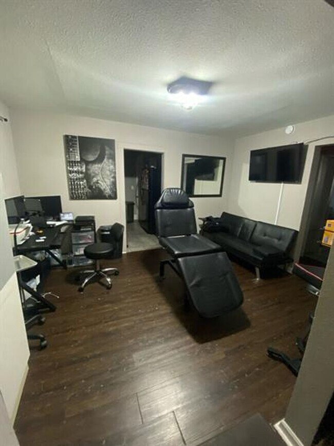 Foto del edificio - 805 N Busey Ave
