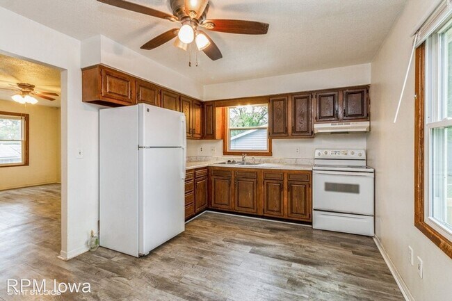 Building Photo - 3 br, 1 bath House - 1549 E Virginia Ave