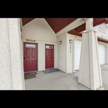 Building Photo - 825 Crestmont Way