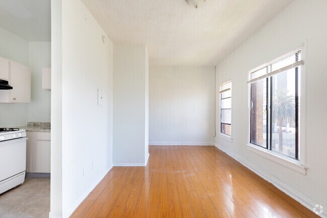 Bachelor, 1BA - Leeward Place