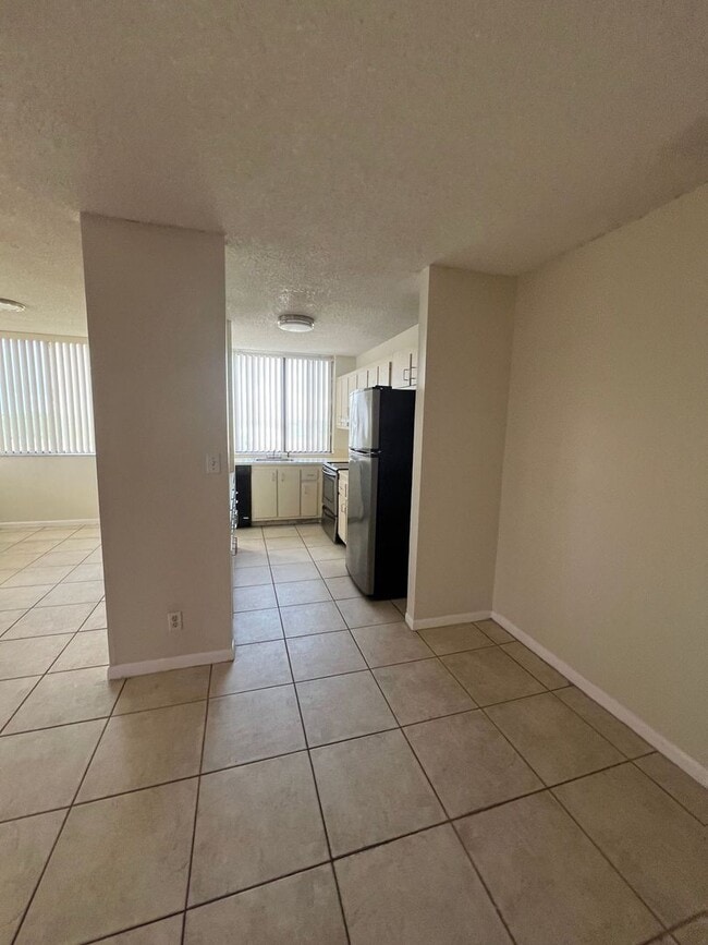 Building Photo - 4715