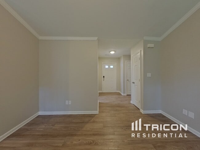 Building Photo - 1128 Summit Hills Dr