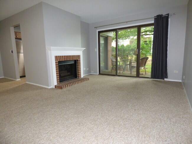 Foto del edificio - 402 Sandalwood Ln