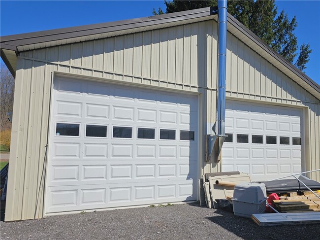Building Photo - 11560 Maple Ave