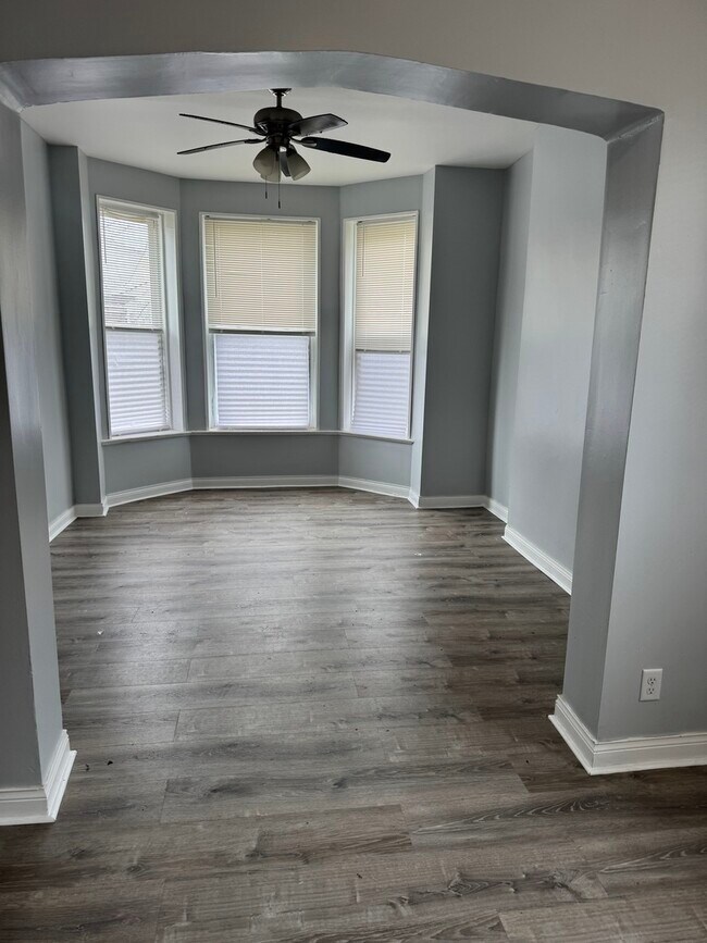 Foto del edificio - 11915 S Lowe Ave