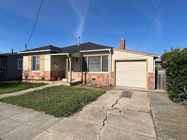 "Cozy Elegance Awaits: 3-Bed, 2-Bath Gem w... - "Cozy Elegance Awaits: 3-Bed, 2-Bath Gem w... Apartment