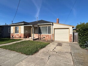 Building Photo - 2869 Maricopa Ave