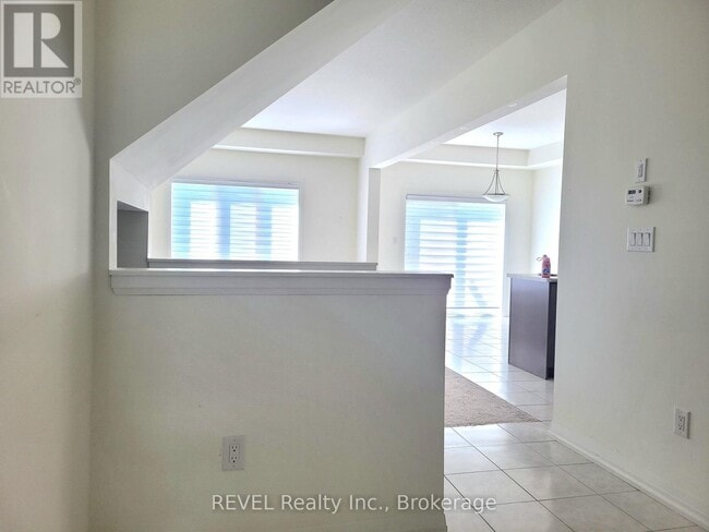 Building Photo - 171 Bur Oak Dr