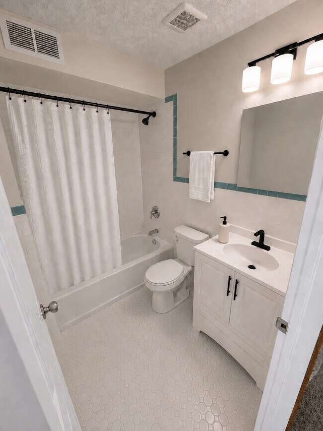 2 Bed 2 Bath w/Central Air - Ensuite Bath - Central Village Apartments