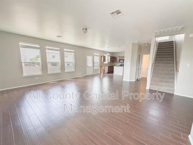 Foto del edificio - 9909 Fantail Ln