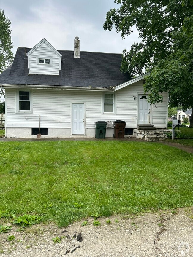 Building Photo - 950 East Dr
