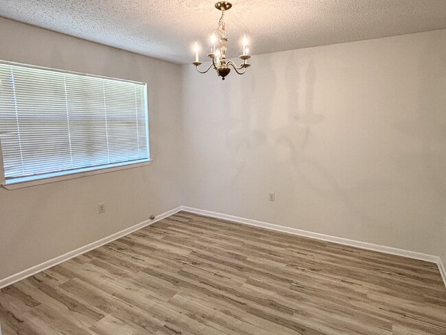 Building Photo - "Charming 3-Bedroom home in Mary Esther!"