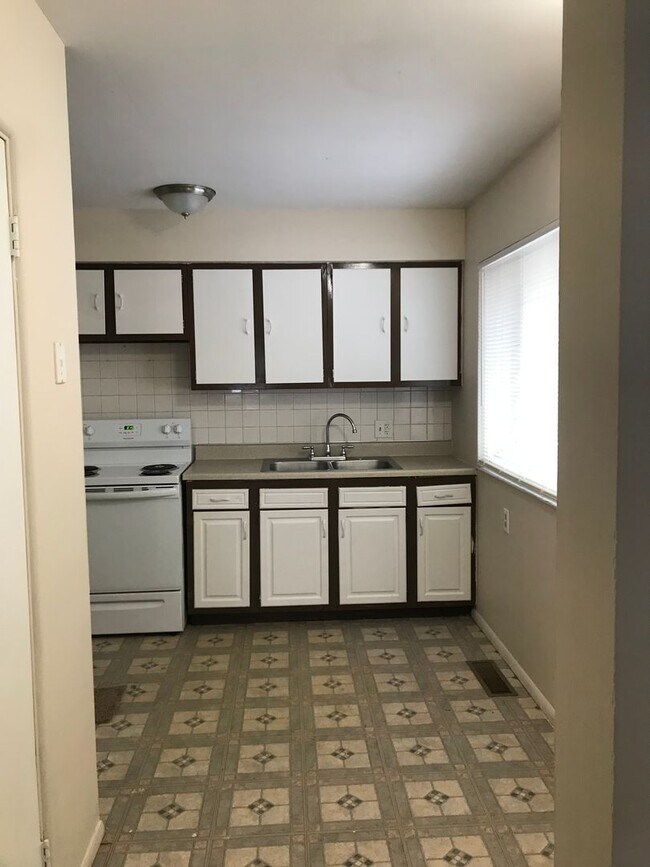 Building Photo - 328 - Sagamore