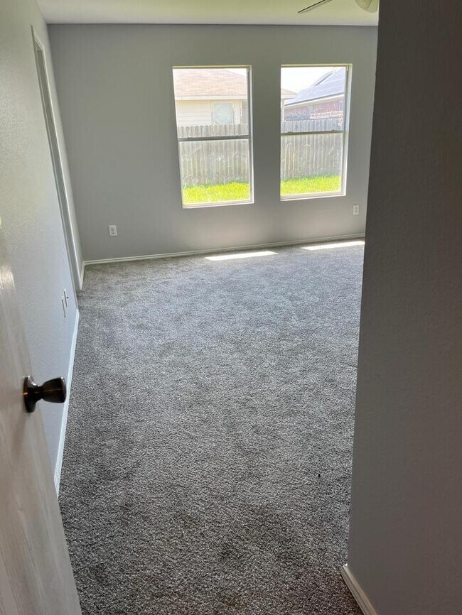 Foto del edificio - 4 Bedroom 2 Bathroom home (Contact 817-681-5290)