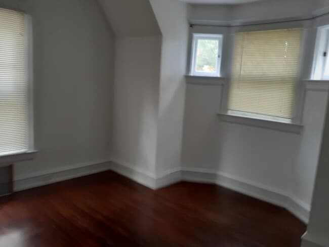 Bedroom - 627 Madison Ave SE