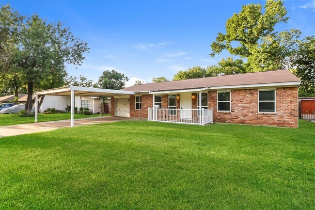 Foto del edificio - 6910 Cole Creek Dr