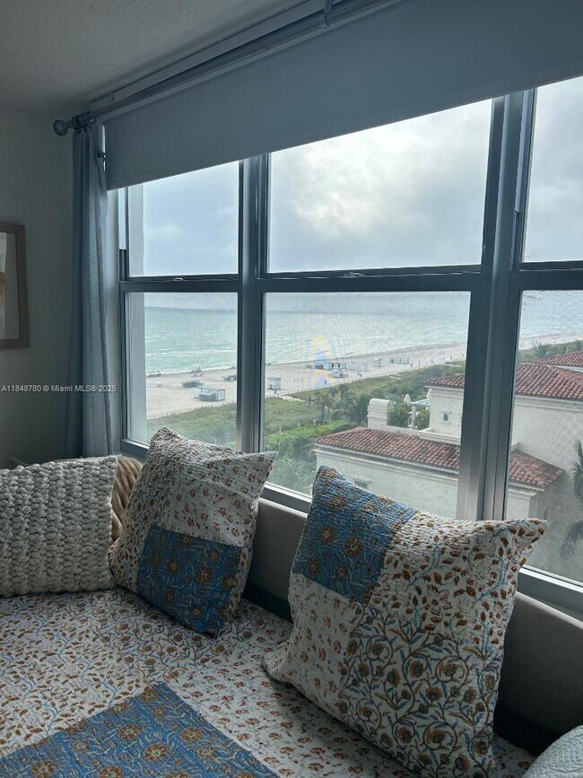 Foto del edificio - 6039 Collins Ave