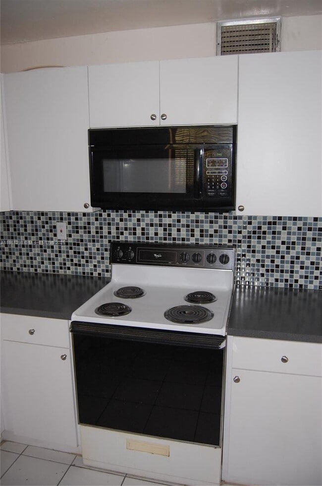 Building Photo - 1334 Collins Ave