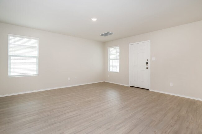 Foto del edificio - 5711 Fruchel Wy