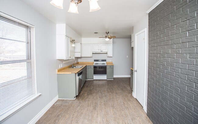 Building Photo - 5208 42nd St