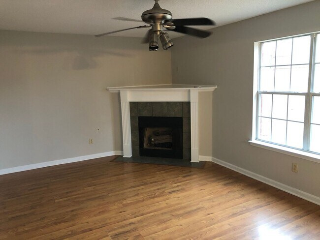 Building Photo - 8170 Clubview Drive Olive Branch, MS