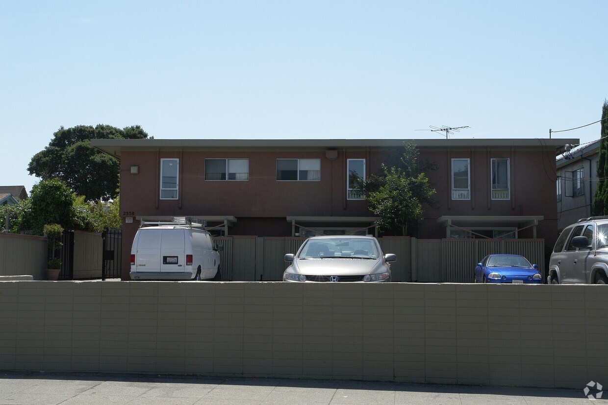 Foto del edificio - 2558 35th Ave