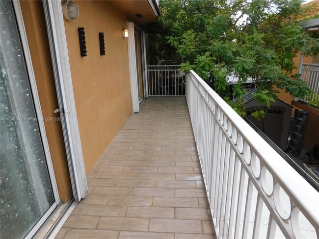 Foto del edificio - 2461 W 76th St